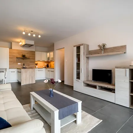 Apartment Aranyhid *