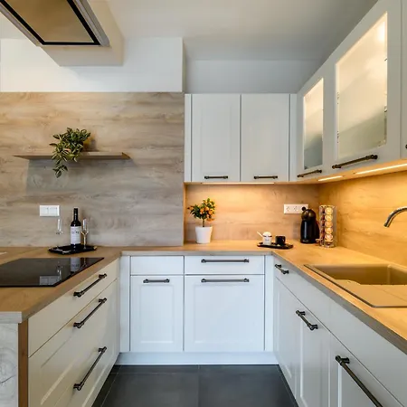Aranyhid Apartment *