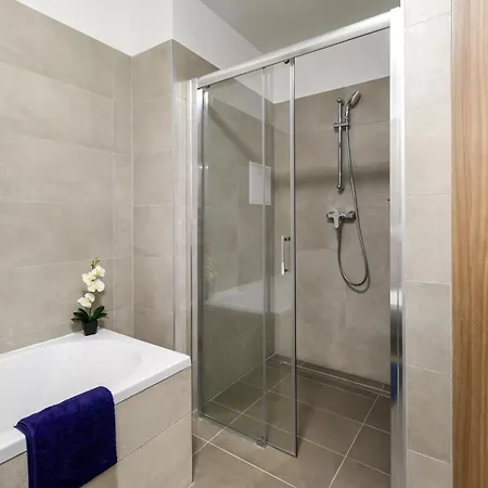 Aranyhid Apartment *